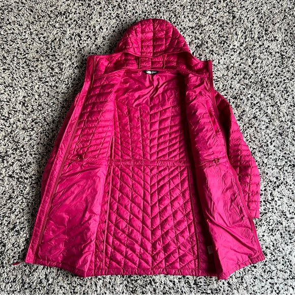 The North Face Women's Hot Pink Quilted Hooded Long Puffer Jacket - Picture 13 of 16